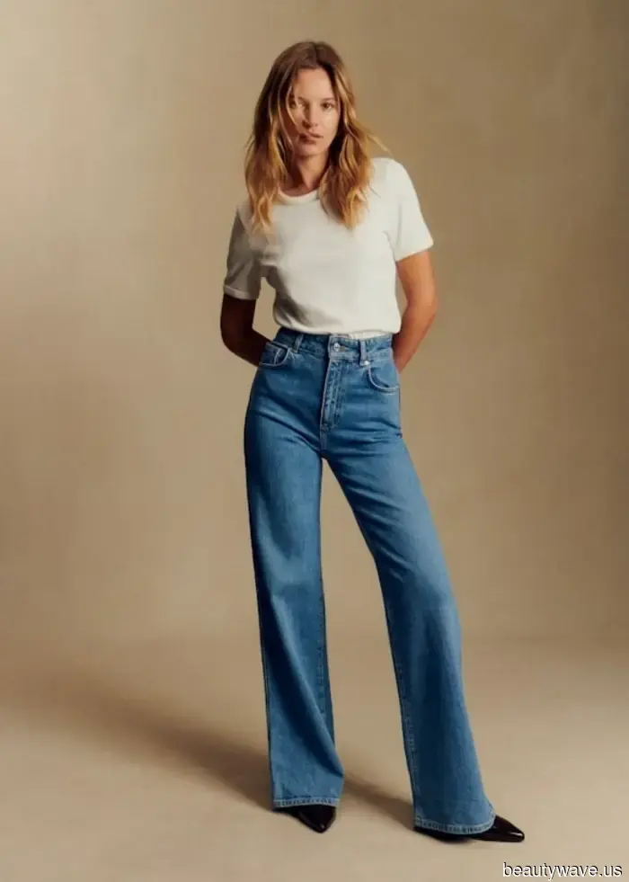 Claudia Schiffer recently sported the French-girl jeans and sandals combination that I genuinely suggest wearing while flying.