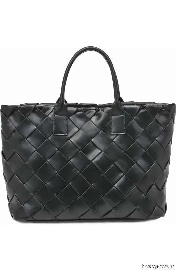 The Stylish 2025 Bag Trend That Ashley Olsen Has Been Sporting for Ten Years Already