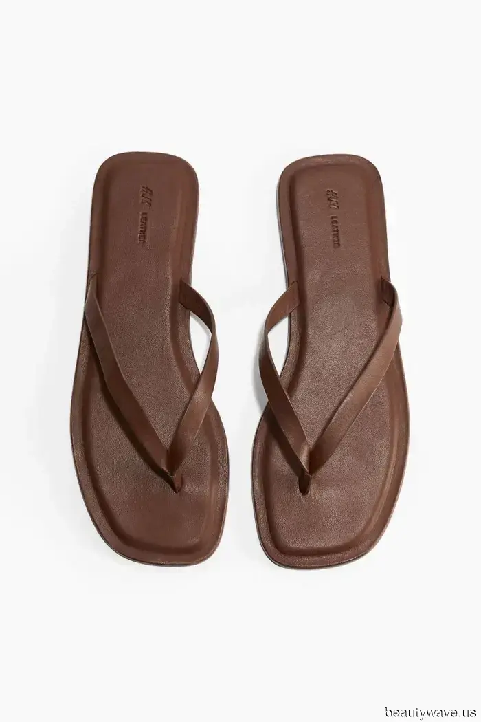 Ich dachte, ich hasse die Mode der 2000er, aber diese Retro-Sandalen-Trends sind tatsächlich schick.