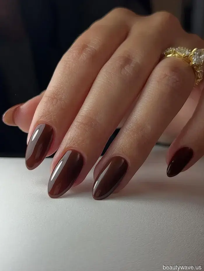 Le Pedí a la Manicurista de Dua Lipa Inspiración de Uñas de Chica Cool—Aparentemente, la Teoría del Zapato Equivocado es el Secreto