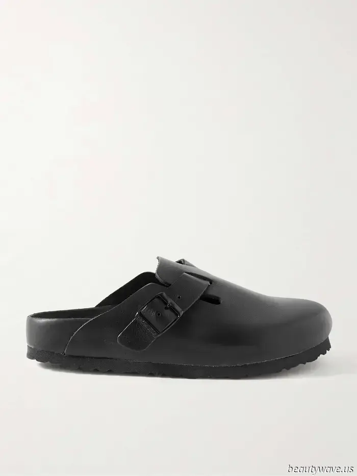 Le persone di moda che non amano le infradito indossano invece queste classiche scarpe a punta chiusa