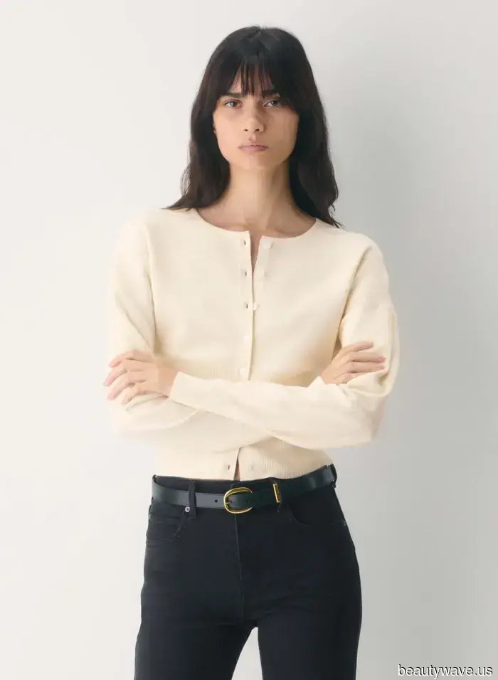 The Stylish 2-Piece Ensemble That Fashion-Forward Individuals Frequently Don in September