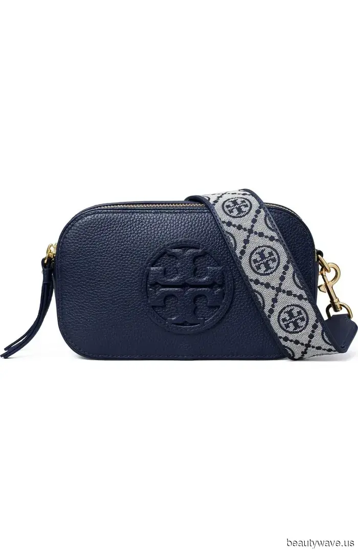 Breaking: Julia Roberts Paired This Contrasting Bag Color With Black Flats, and Life Went On