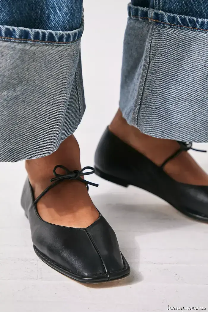 L'abito da aeroporto di Emma Watson presenta una scarpa adatta alla sicurezza ma una gonna molto poco pratica per l'aereo