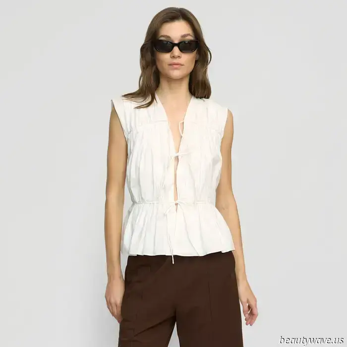 The Trendy Summer Top Fashionable Europeans Enjoy Pairing With Jeans