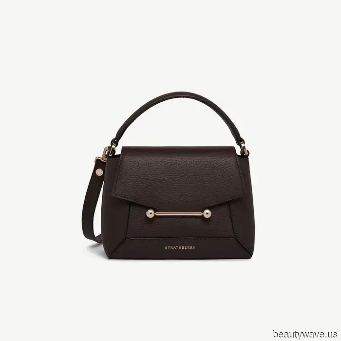 These two essential winter wardrobe pieces are crucial for creating one of the most sophisticated outfit combinations imaginable.