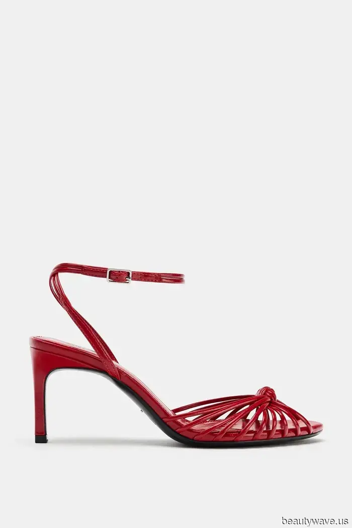 Black heels are acceptable, but women from Italy and France understand that these colors complement white dresses more effectively.