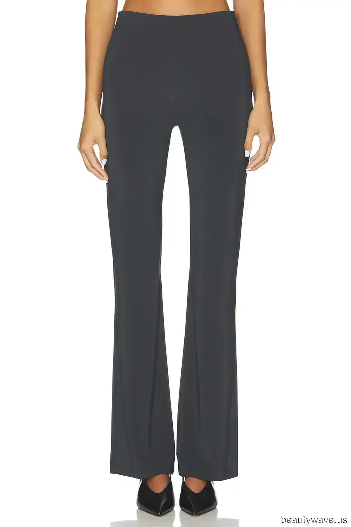 FYI: Questi sono i pantaloni bootcut esatti che le ragazze cool indossano questa primavera