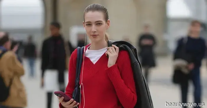 Everyone in New York called this flat trend "outdated," but Parisians continue to wear them everywhere.