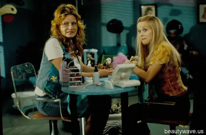 Elle Woods è tornata! 7 outfit iconici di Legally Blonde che resistono 25 anni dopo