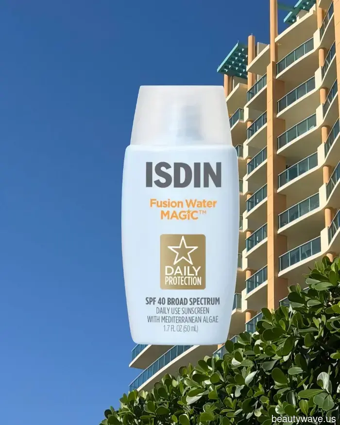 Моя мама дерматолог восторгалась этим многофункциональным SPF — и он заменил 3 моих основных средств по уходу за кожей.