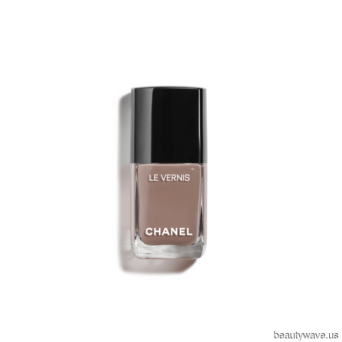 The 19 Chic Nail Colors Trendsetters Are Embracing This Fall (Along with the Ones They're Discreetly Phasing Out)