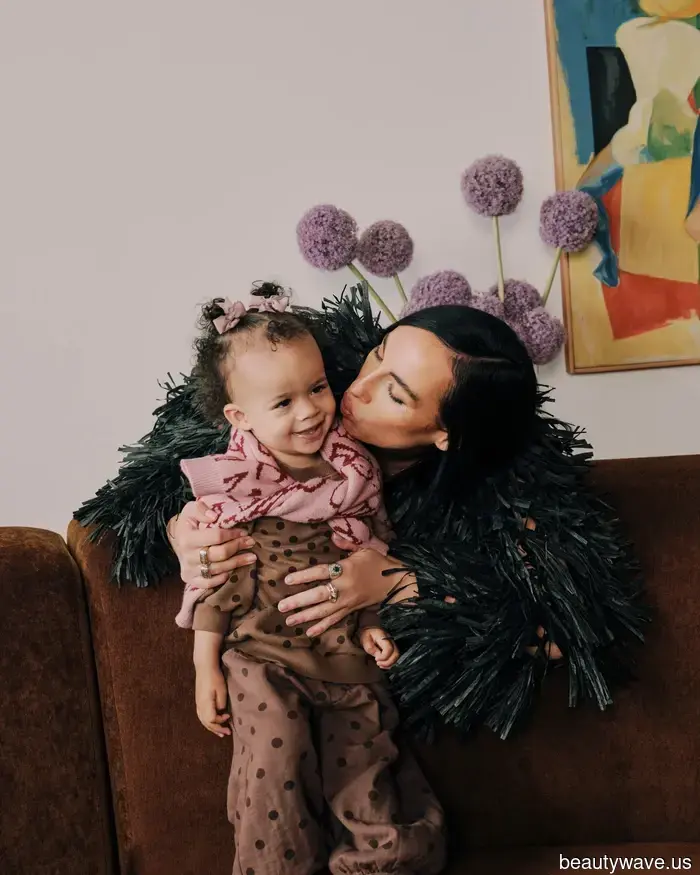 The Contemporary Momtrepreneur: How a New Wave of Women Is Transforming the Concepts of Motherhood and Achievement