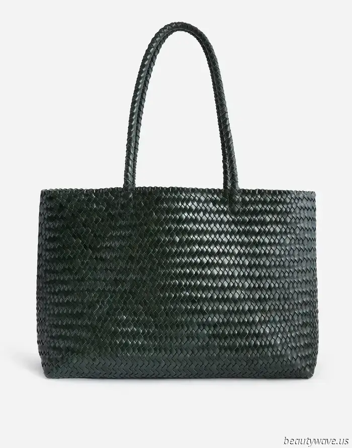 The Stylish 2025 Bag Trend That Ashley Olsen Has Been Sporting for Ten Years Already