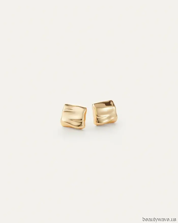 The 41 Top Minimalist Fashion Pieces for Every Budget