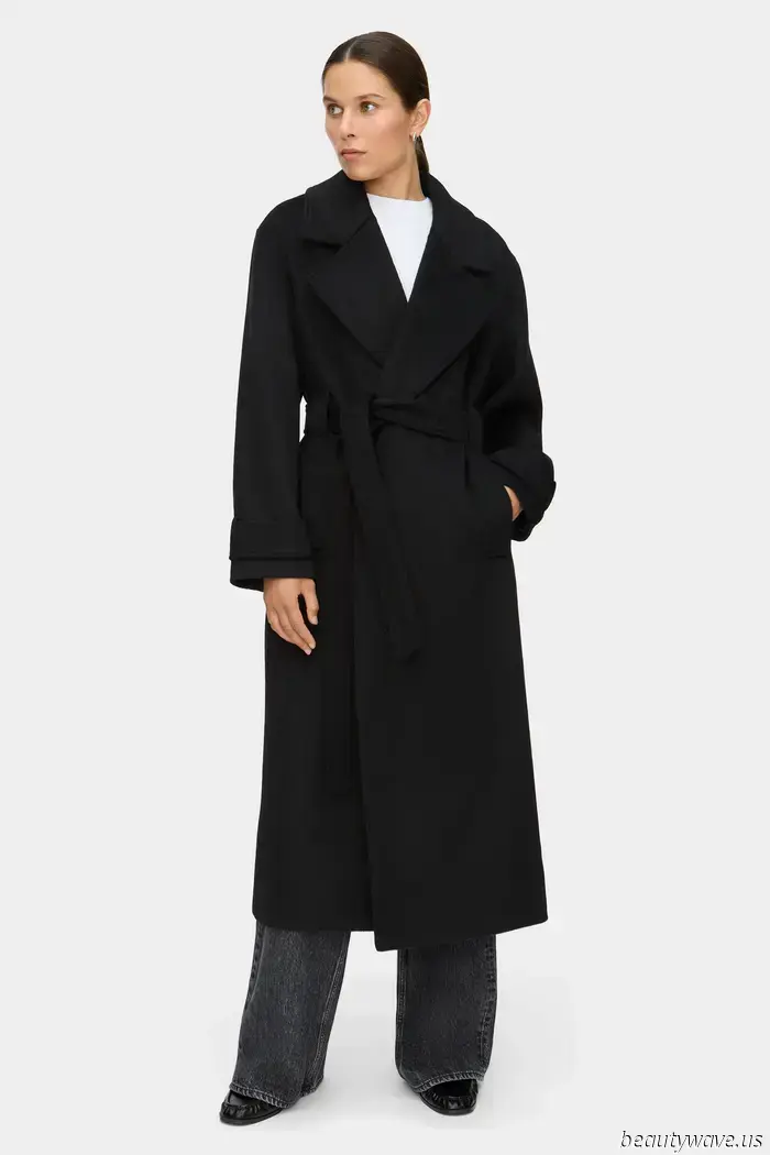 Sienna Miller recently donned the stylish high-street coat that editors have adored for years—and it’s still available.