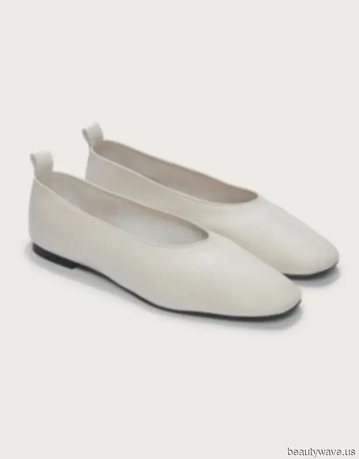 The most fashionable women I know are pairing shorts with these classic shoe trends this summer.