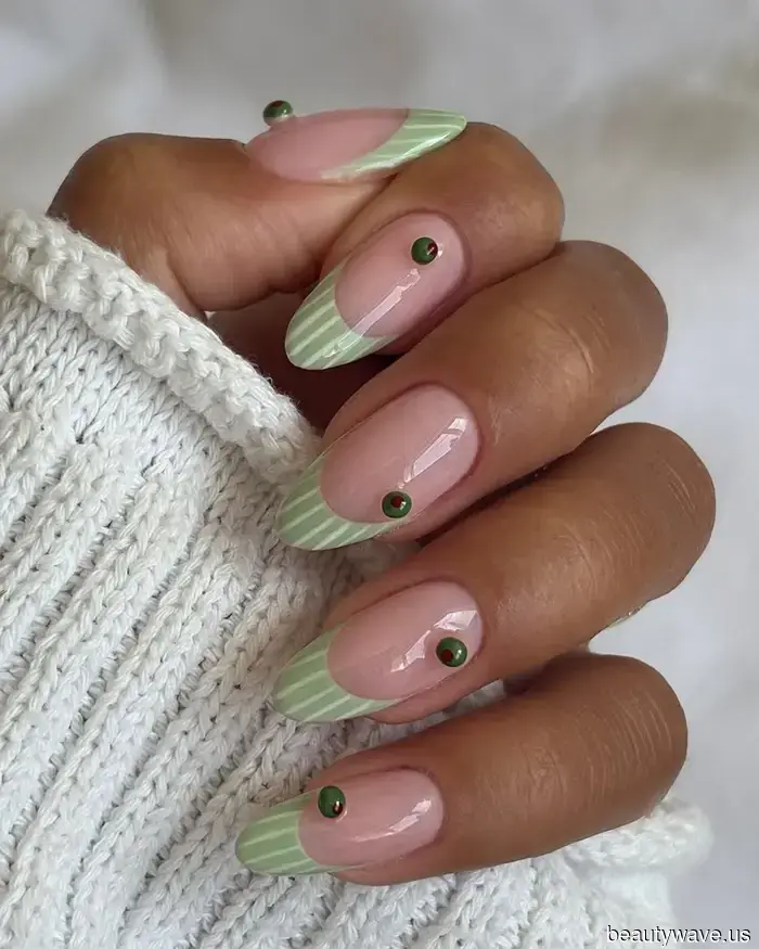 Apologies, Polka Dots; this is the even more stylish nail art design I'm saving for fall.