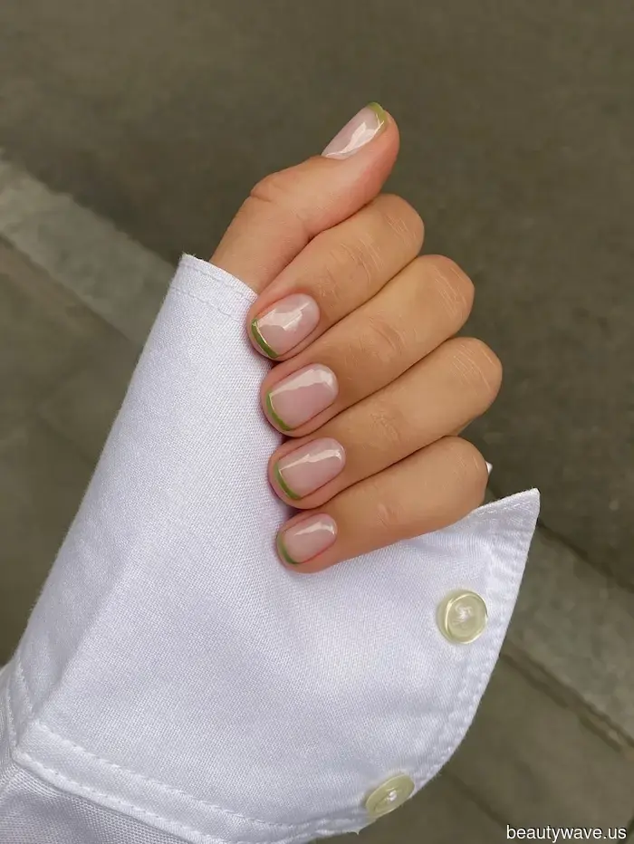 Модные люди сейчас носят французский маникюр&mdash;11 стильных дизайнов, которые мы возьмем в салон