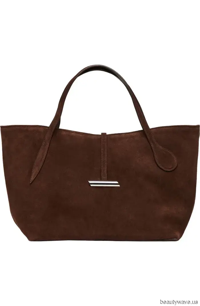 Шубы из искусственного меха! Кашемировые свитера! Замшевые сумки! Вот все тренды, которые я покупаю в огромном магазине Nordstrom...