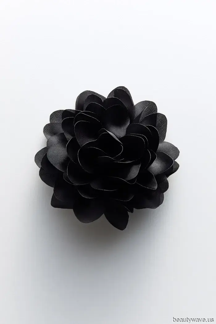 Как сделать скучный свитер более стильным: купите этот красивый аксессуар по тренду менее чем за 40 долларов