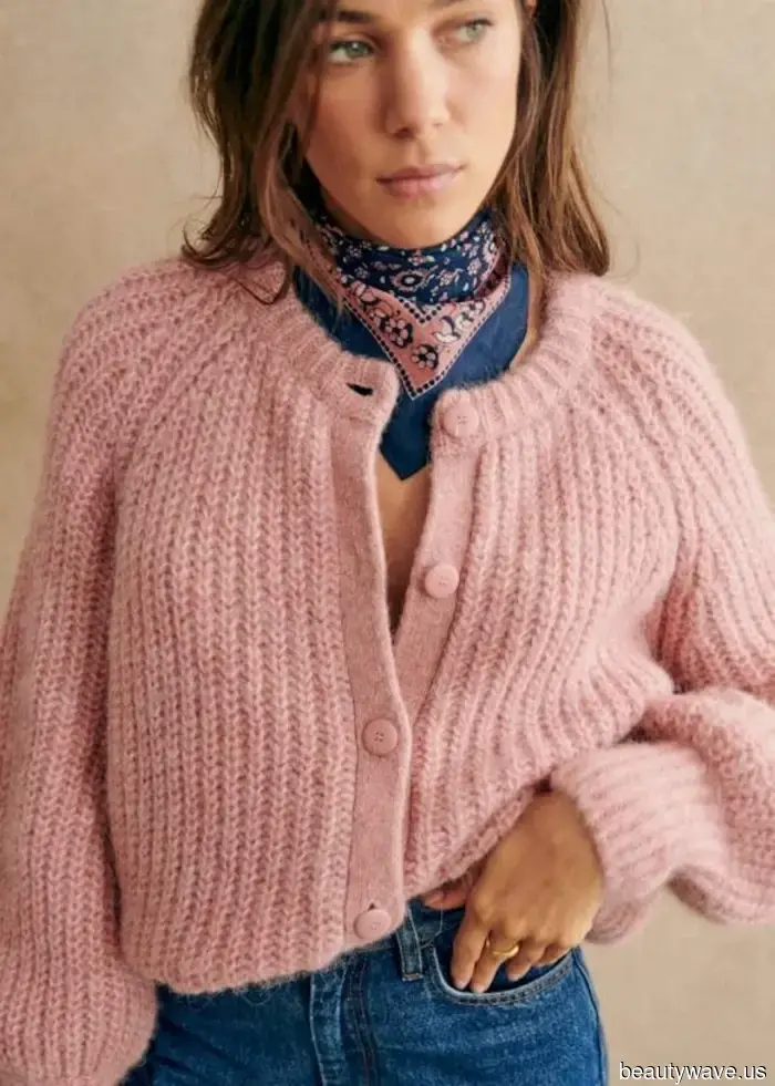 Non nero e bianco&mdash;La combinazione di colori dall'aspetto ricco che tutti indossano invece in questo momento