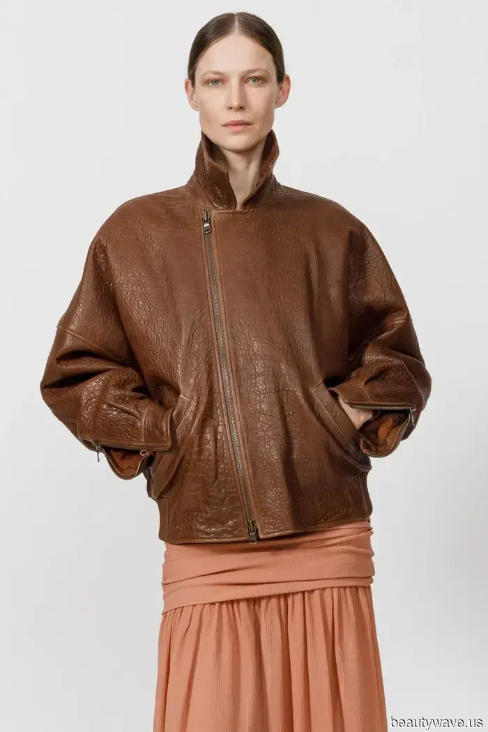 Margot Robbie trug gerade das Spieltags-Outfit, das jeder College-Student liebt.