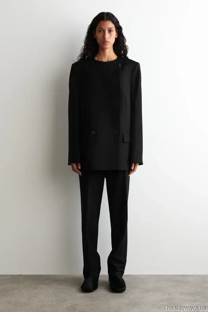 Así de fácil, los trajes pasan de aburridos a geniales cuando cambias las camisas de botones por este reemplazo de 2025.