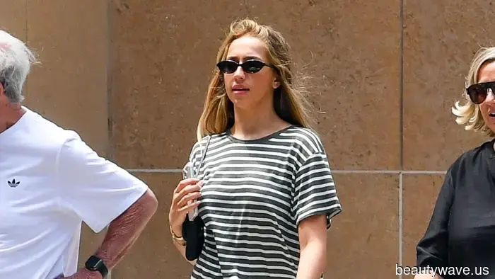 Wearing this Denim Trend, T-Shirt Trend, and Sandal Trend Together Will Create the Look of 2026.