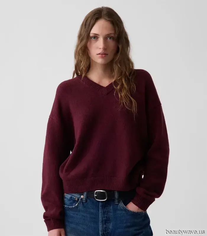Here's a Sneak Peek at What Everyone Will Pair with This Summer's Hottest Skirt Trend for Fall.