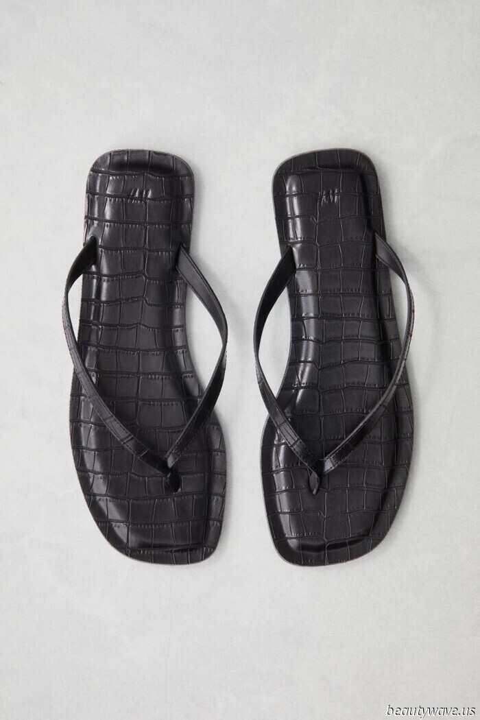 Simple or Not, Here Are the Black Sandal Styles I’ll Be Wearing Frequently This Season