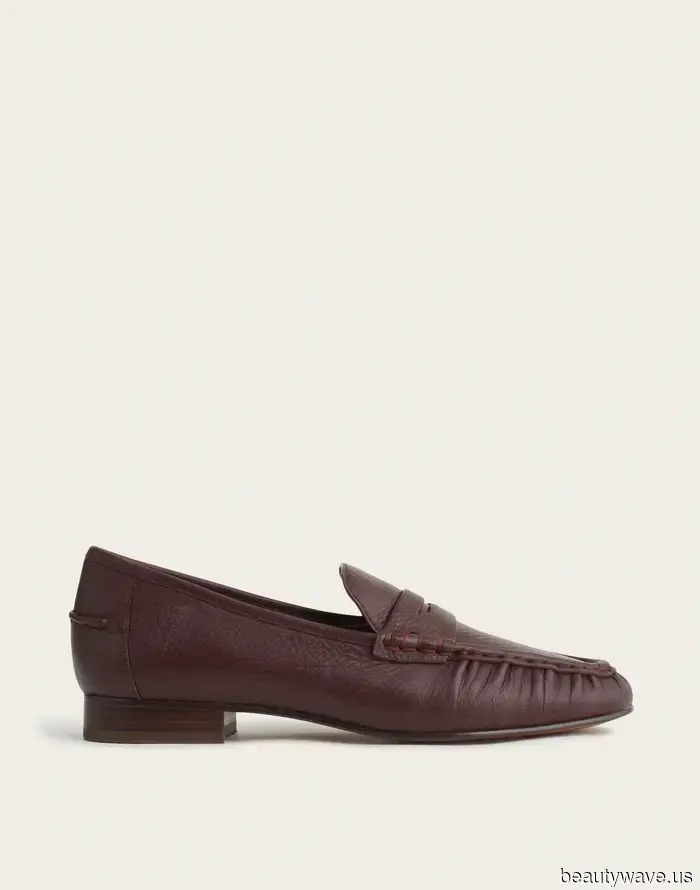 Chic It Girls are in consensus: These trousers paired with this flat-shoe trend epitomize coolness for Fall 2026.