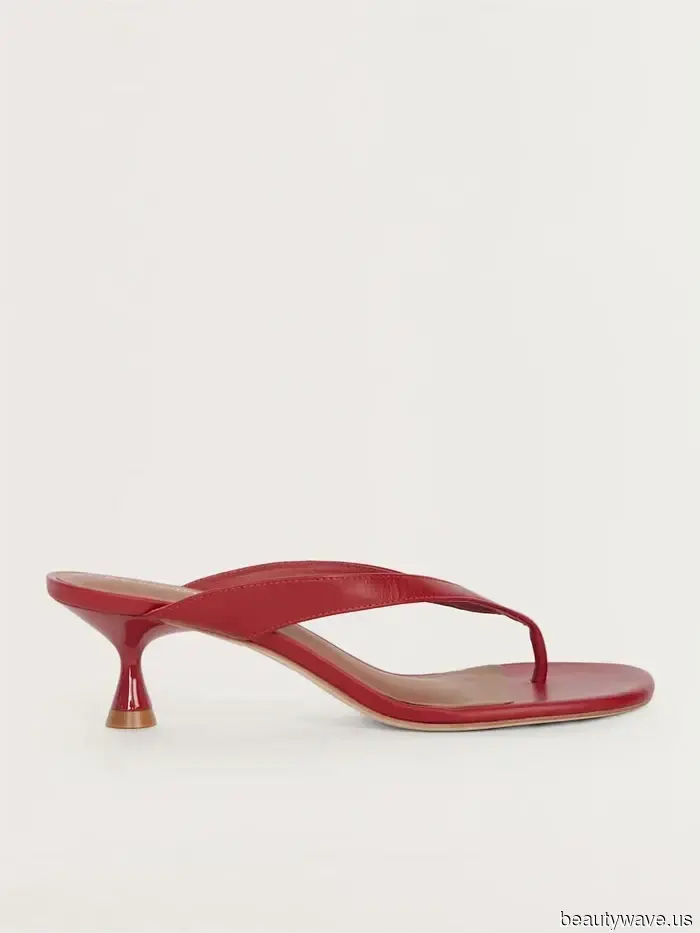 Las chanclas negras siempre serán elegantes, pero estos 7 conjuntos demuestran que este color es mucho más genial.