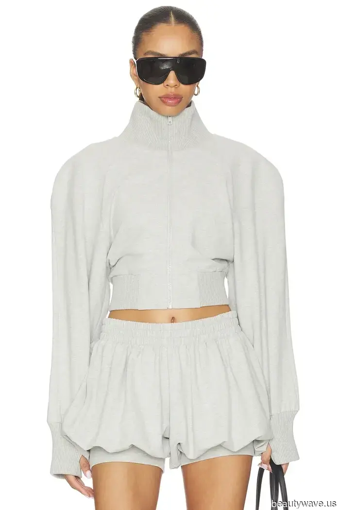 Kendall Jenner has already showcased the three spring outfits that everyone is likely to imitate by May 1.