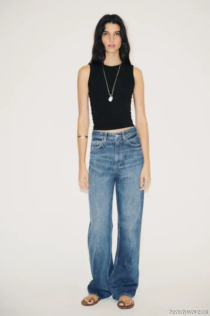 Non sono una donna da scommesse, ma sono sicura che tutti seguiranno questa tendenza di jeans con mocassini questa settimana