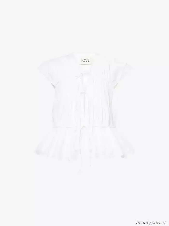 This top trend is far more stylish than any old t-shirt, making jeans and skirts look incredibly beautiful.