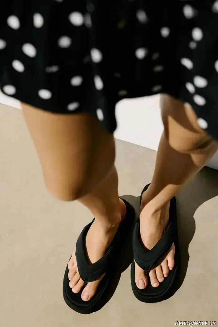 L'ho trovato: la tendenza delle gonne estive che rende le Flip-Flops nere molto più belle