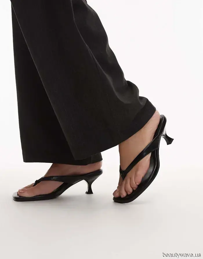 The most fashionable women I know are pairing shorts with these classic shoe trends this summer.