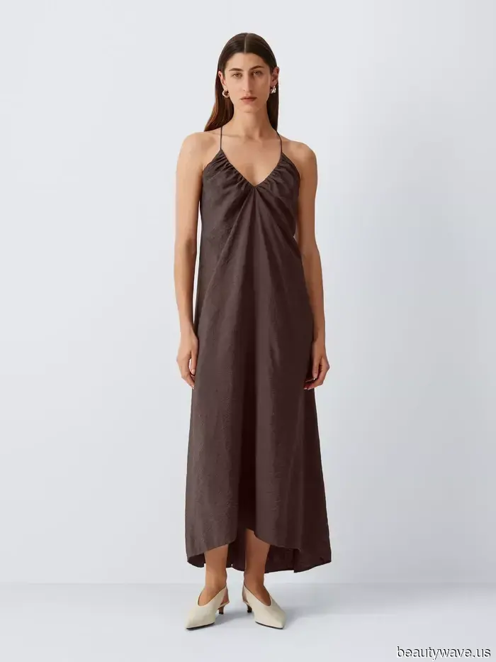 Tieni i Vestiti Neri&mdash;Questa è la Tendenza di Colore Elegante che le Persone della Moda Indosseranno Questo Autunno