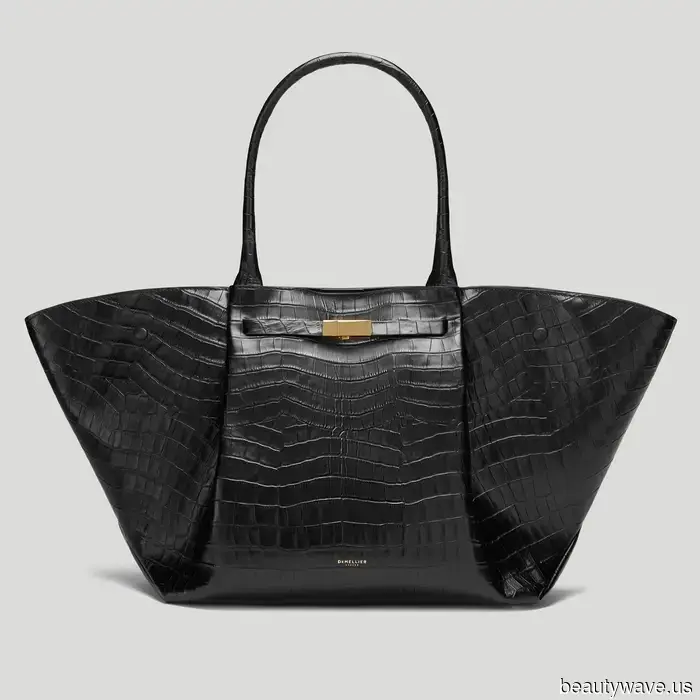 Plötzlich tragen stylische Menschen überall die Sommer-It-Bag, die mit Designer-Käufen konkurriert.
