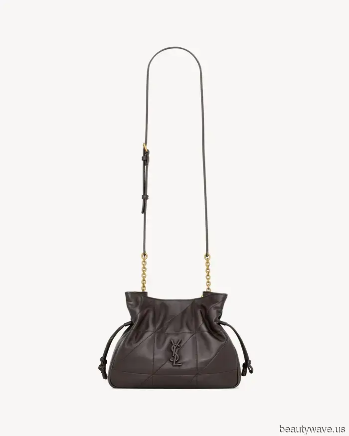 Très Chic! 7 Essential Capsule Wardrobe Items to Bring for a Parisian Getaway