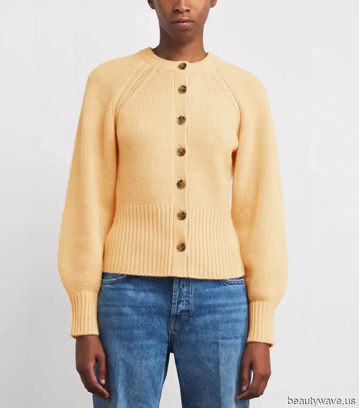 Dico sempre ai miei amici di comprare cashmere durante i saldi invernali&mdash;11 maglioni che consiglio per primi