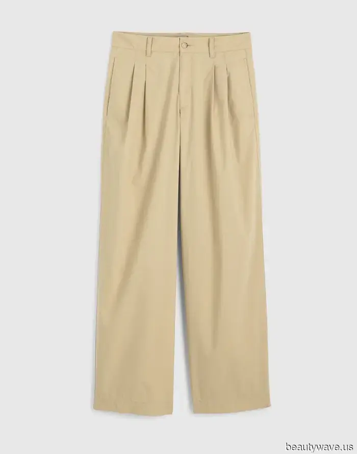 Chic It Girls are in consensus: These trousers paired with this flat-shoe trend epitomize coolness for Fall 2026.