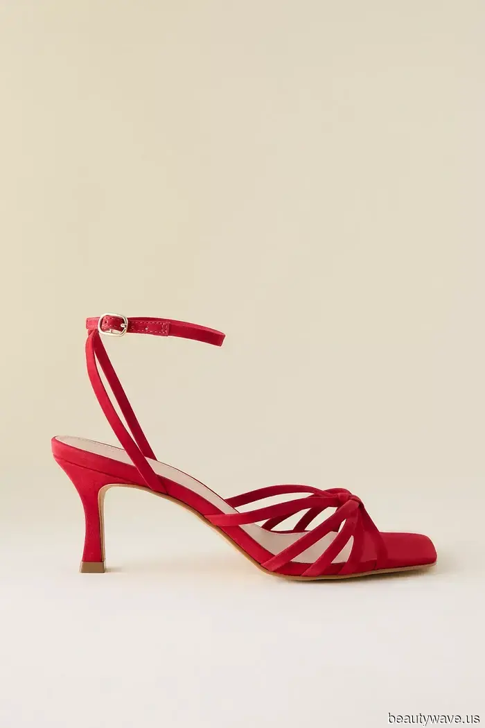 Not Just Black and White—Victoria Beckham's Summer Color Pairing Is Far More Stylish