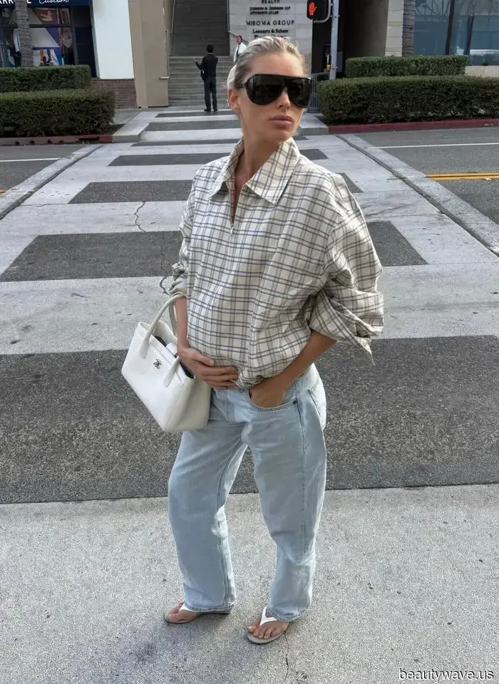 Celebrities in their 30s are pairing low-rise baggy jeans with this popular sandal color trend.