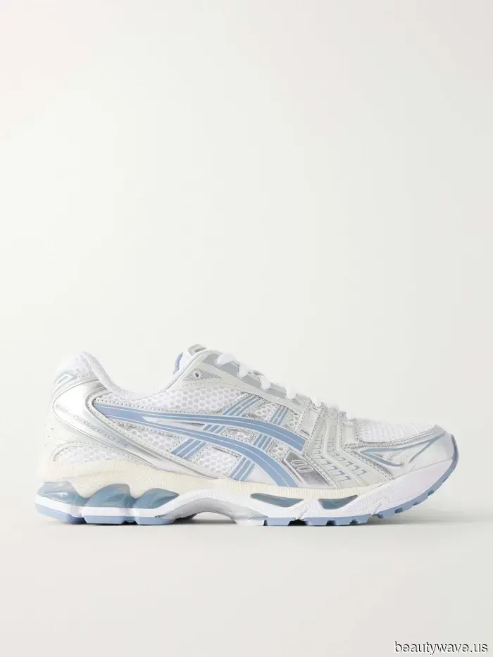 French Women Have a Hidden Affection for Trainers—5 Summer Trends They're Now Consistently Embracing