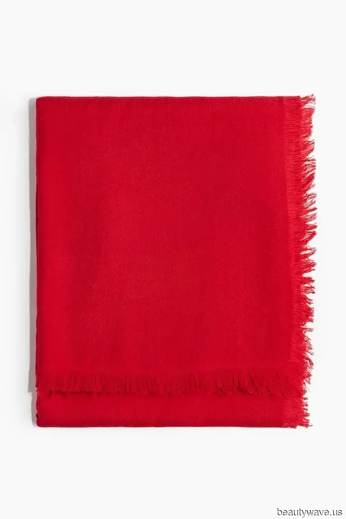 Jennifer Lawrence ha trovato qualcosa&mdash;questa tendenza degli accessori sotto i 50 dollari sarà il tuo acquisto più intelligente per l'inverno 2025