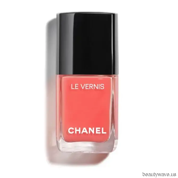 Hold off on the neutral manicures—this summer, all I desire for my nails is a Mediterranean vibe.