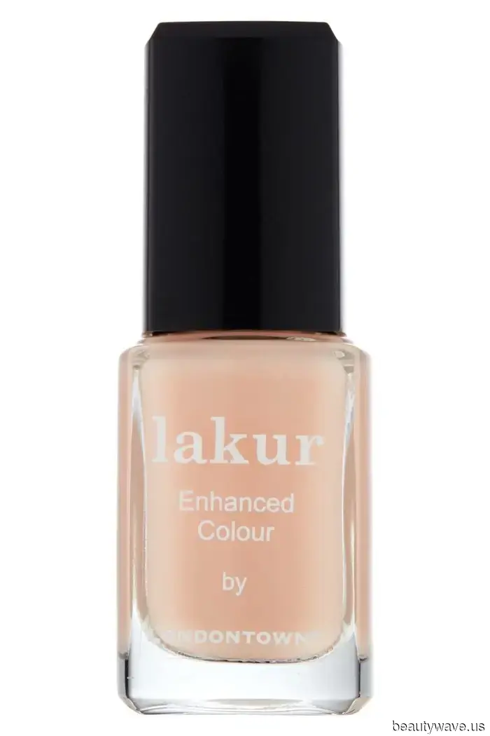 It's Confirmed: Style Influencers in Milan and London Are Obsessed with These 6 Nail Trends This Summer
