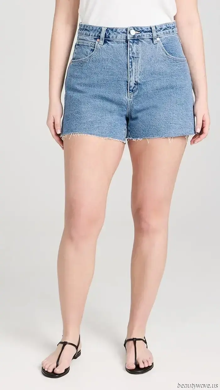 In Italy, It Girls are sporting this stylish shirt trend paired with denim shorts to avoid looking outdated.